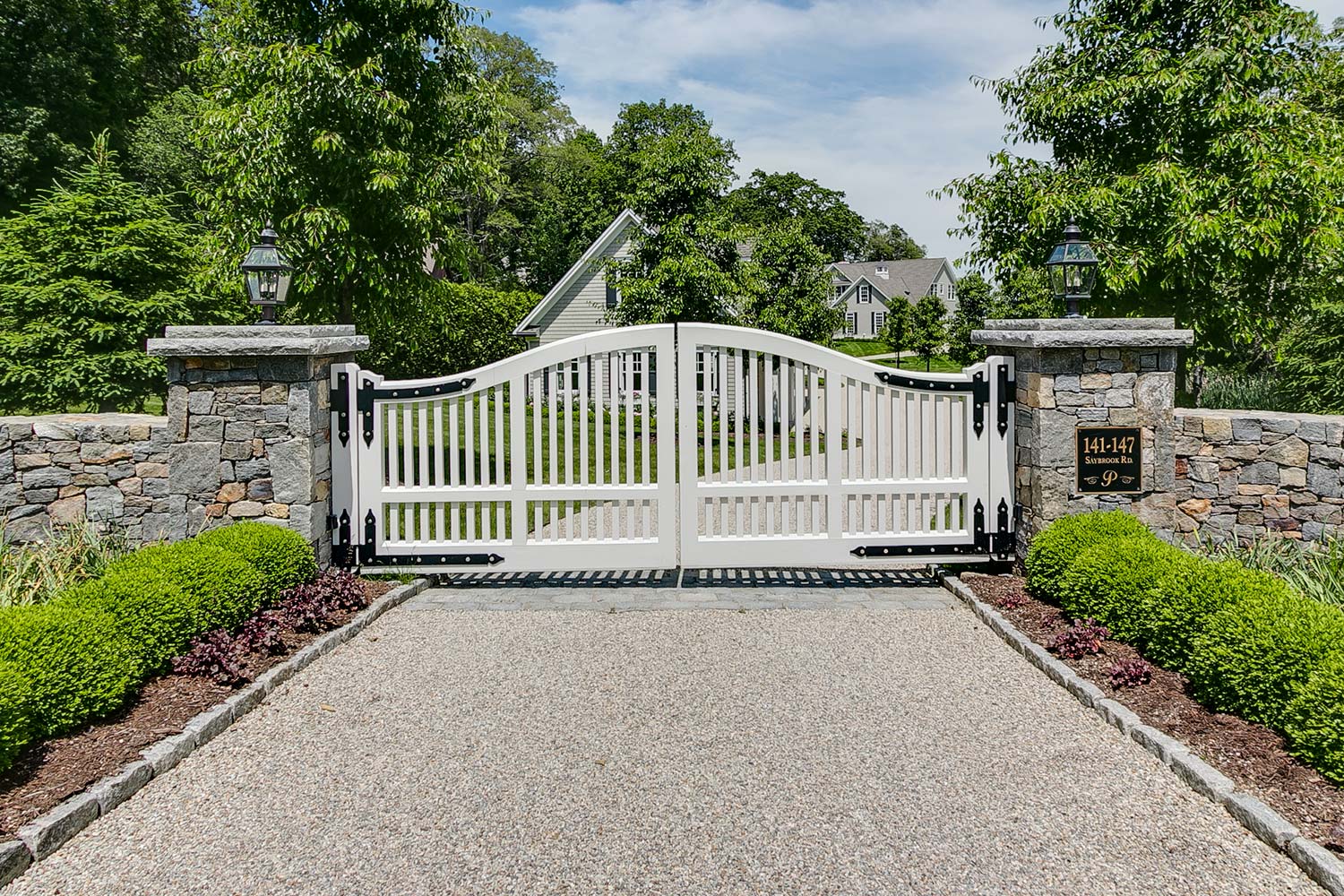 White Gate Installation In Los Angeles